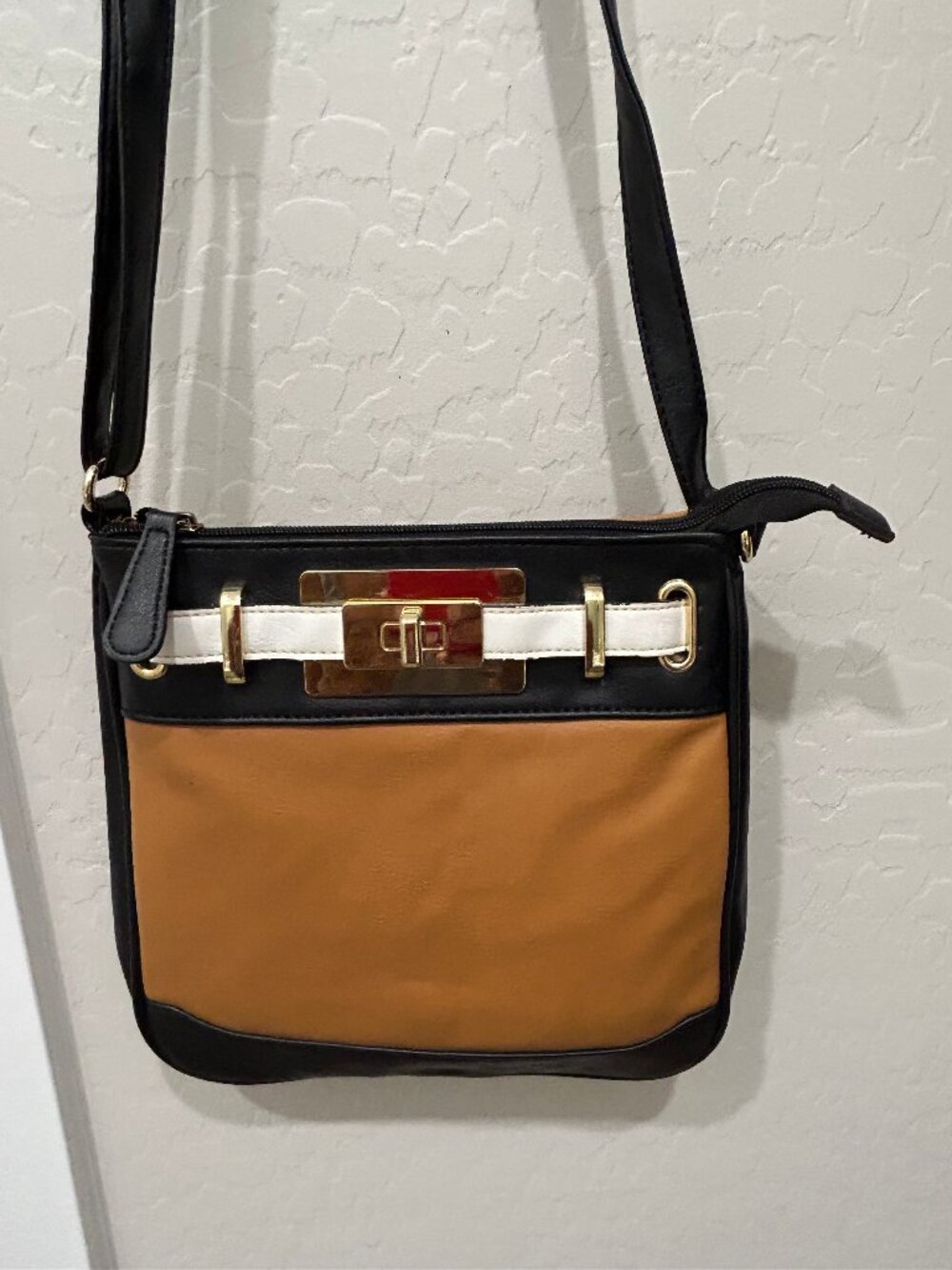 APT. 9 - BLACK DARK TAN AND WHITE PURSE